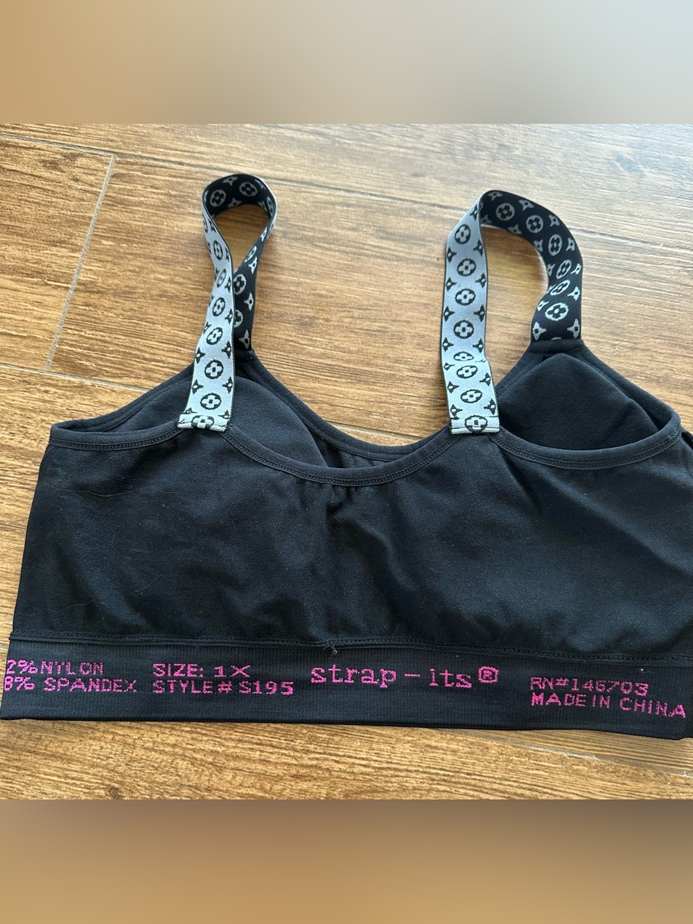 Black Sculpting Sports Bra with Patterned Straps - Picture 4 of 4